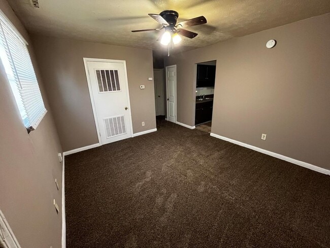 Building Photo - 2261 Springmont Ave Unit C