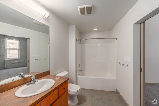 2BR, 2BA - 1,150SF - Second Bathroom