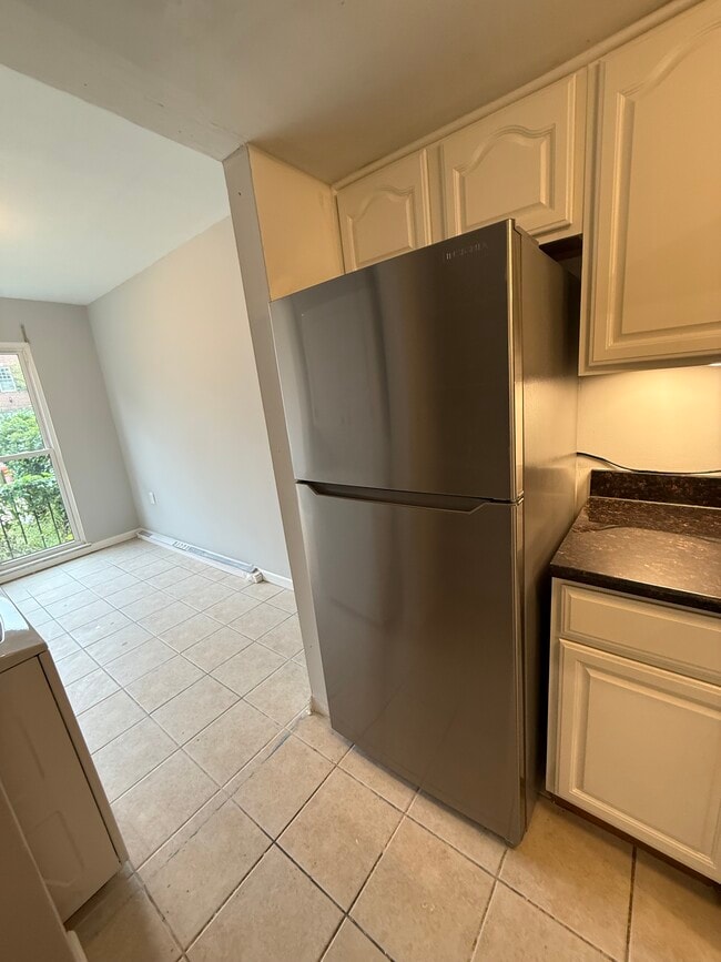 Photo - 238 Stevenson Square