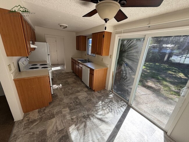 Photo - 6015-6017 A St Unit 6015 A St
