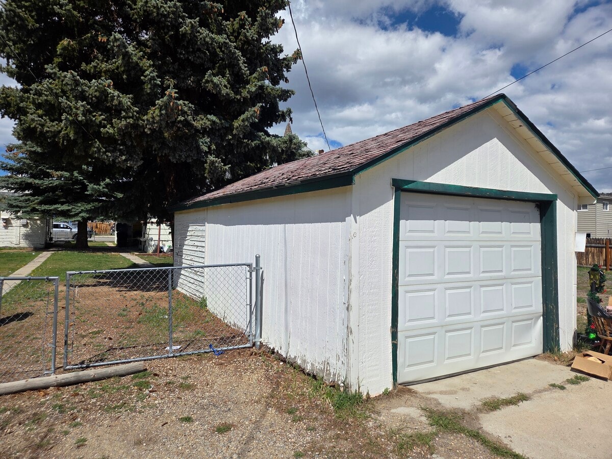 Photo - 505 Alder St