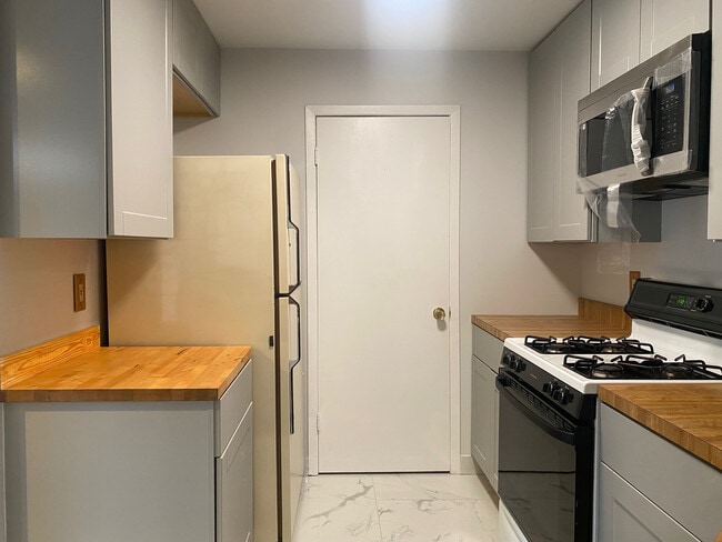 Kitchen - 1903 Jefferson Ct Unit 1903 Jefferson Court