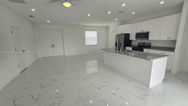Photo - 2809 64th St W