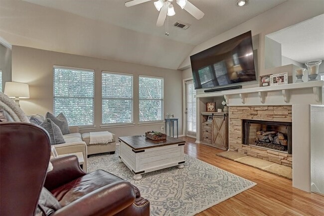 Photo - 87 Woodlily Pl