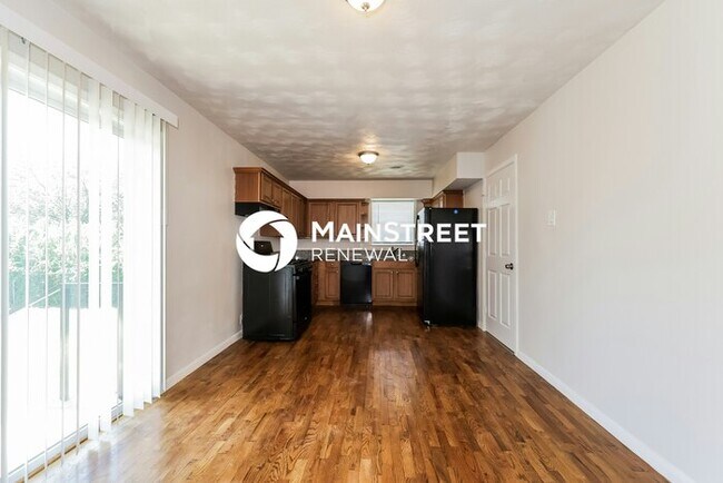 Photo - 3 Bedroom Pet-Friendly Home in Farmers Branch, TX with Main Street Renewal