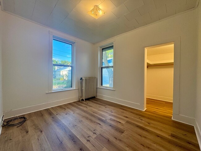 Photo - 301 E Burlington Ave Unit Apt 1