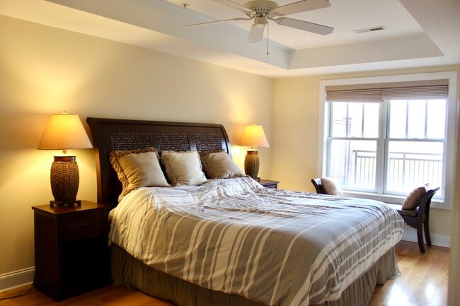 Photo - 6831 Main St