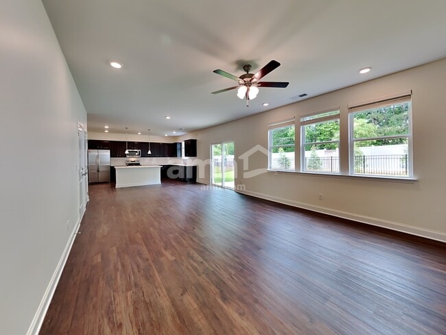 Photo - 839 Carnaby Ln