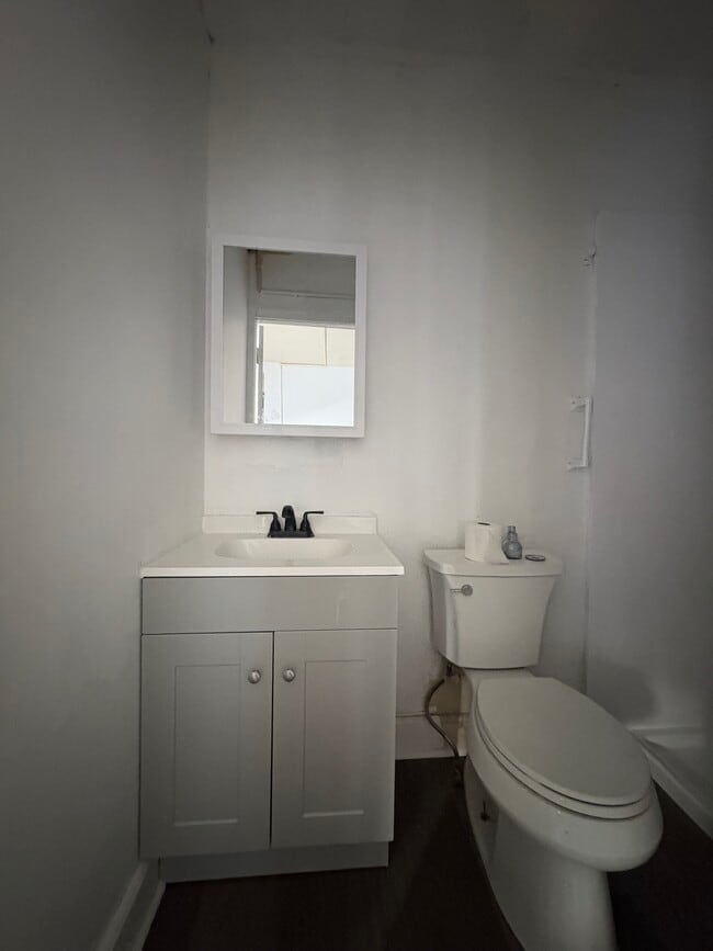 Building Photo - 942 Franklin St Unit 1