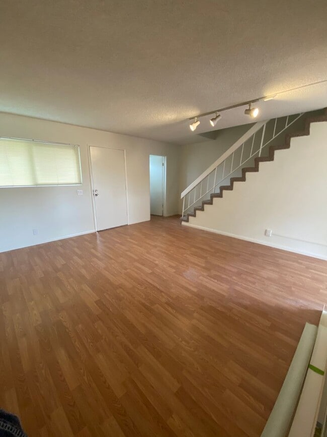 Building Photo - Townhome 2 Bed/1.5 Bath for Rent at Colony Park!