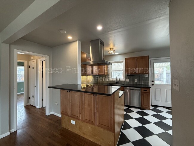 Photo - 4648 S Lincoln St