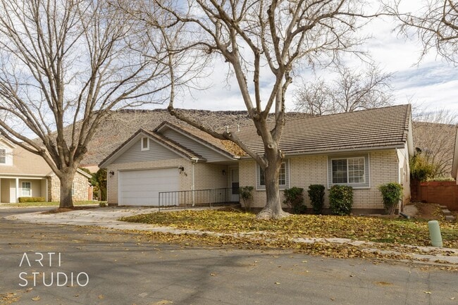 Building Photo - 4 Bedroom 2.5 Bath Home in Creekside Village