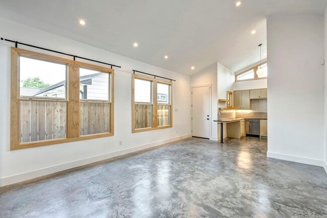 Photo - 907 Kern St Unit B