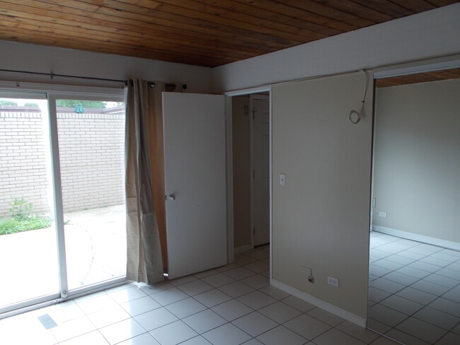 Bedroom - 920 E Shady Way Unit 6