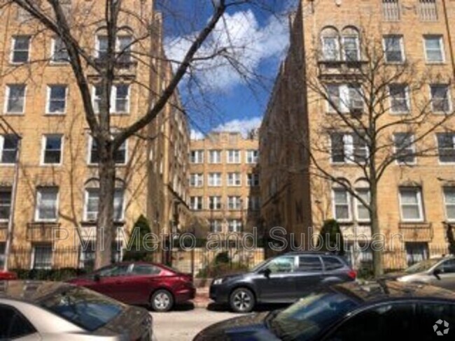 Building Photo - 844 W Ainslie St Unit Apt L1