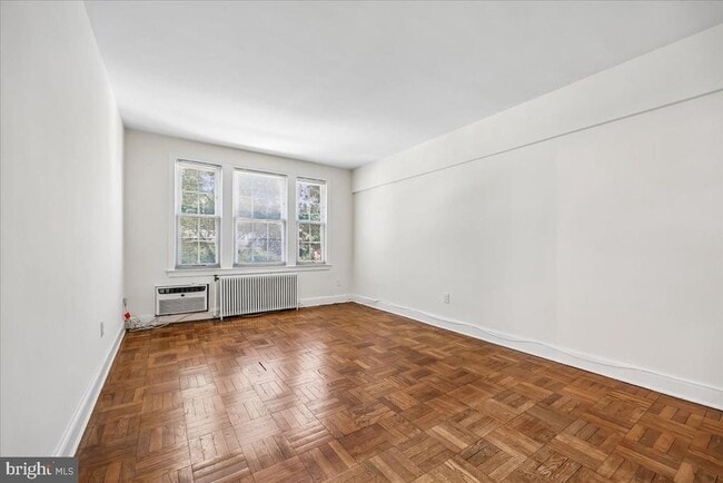 Photo - 4481 MacArthur Blvd NW Unit 204