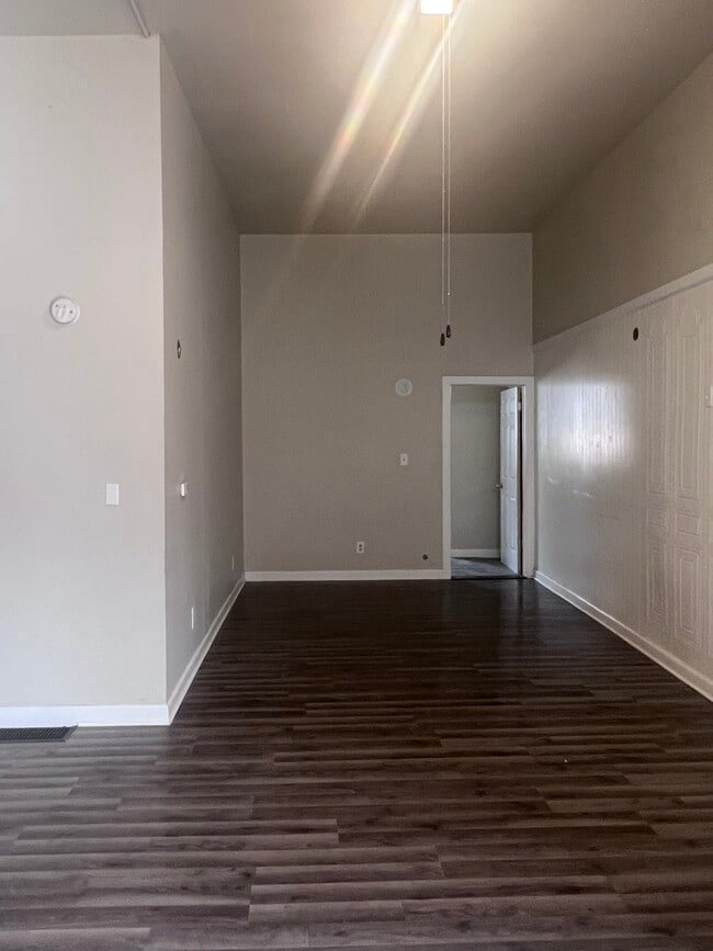 Building Photo - 1001 Dubuque St Unit Lower Dubuque