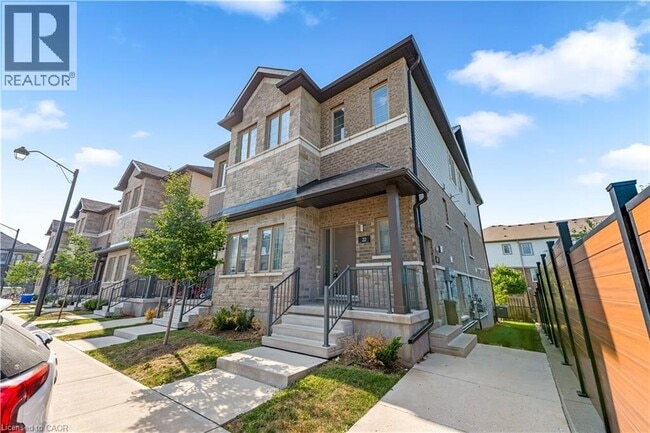 Photo - 205 W Oak Trl