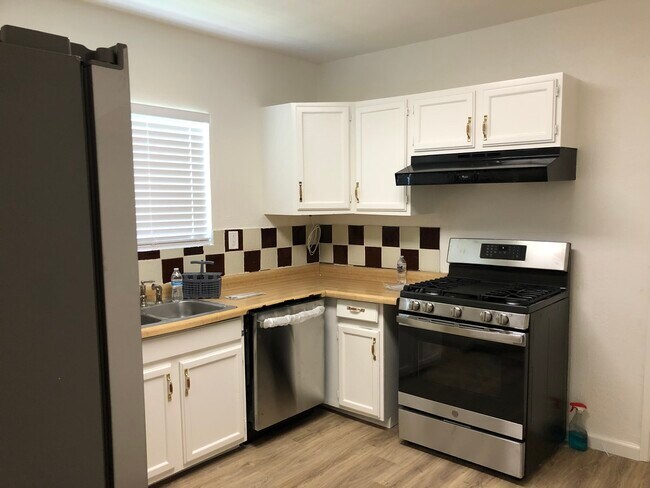 Photo - 1040 Weeks St