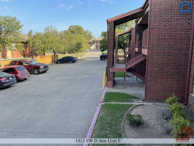 Photo - 1912 SW D Ave