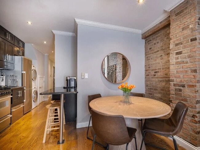 Building Photo - 166 Mulberry St Unit E1