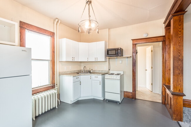 Photo - 1420 W 10th St