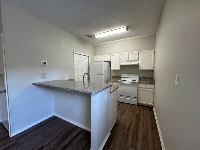 Photo - Recently renovated 1 bedroom 1 bath condo for rent in Riverwalk!