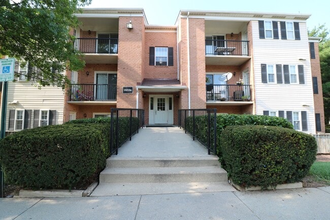 Building Photo - 2BD/2BA Condo in Flower Hill - near Shady Grove METRO! Unit 204