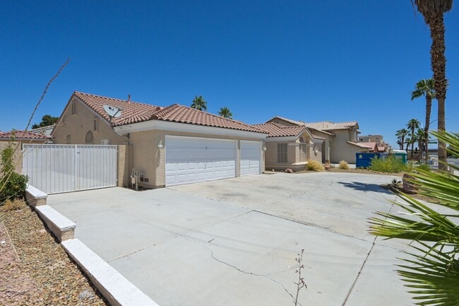 Photo - SE!! 4 Bedrooms!! Single Story!! NO HOA!! 3 Car Garage!!! Pool!!! Spa!!! RV Parking!!! Low mainte...