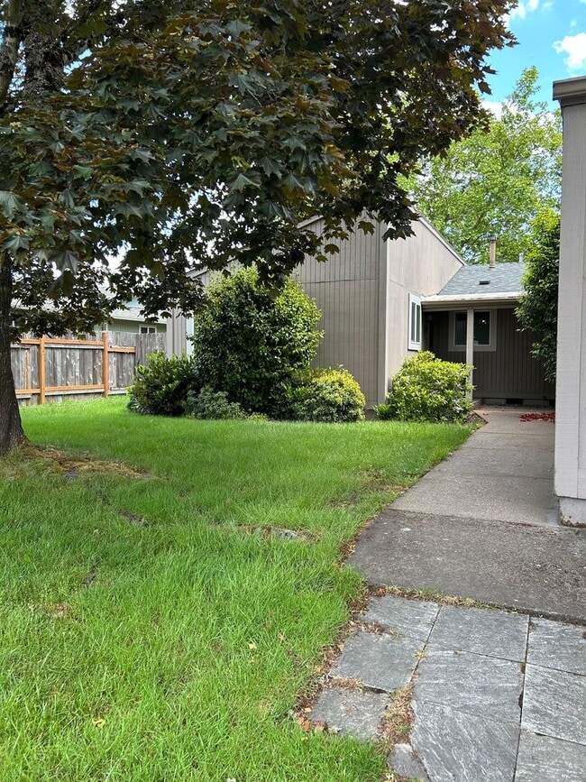 Building Photo - 4371 Madrona Way SE Unit 4371
