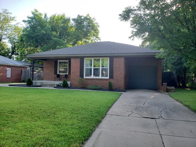 Photo - 939 N Crestway St