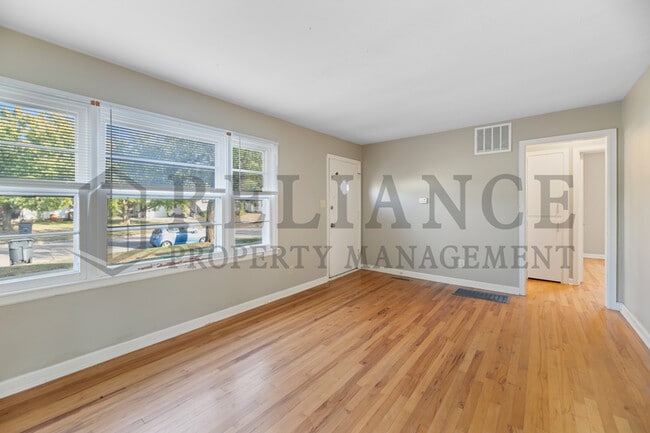 Photo - 851 N Old Manor Rd