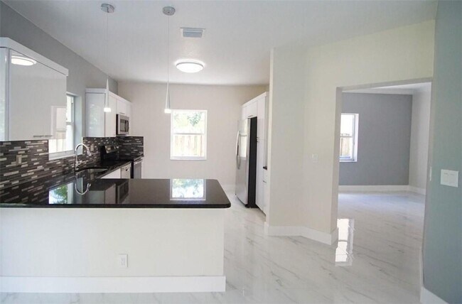 Photo - 1621 SW 102nd Ave
