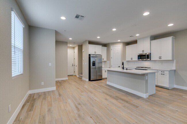 Photo - 3 Bedroom + Loft townhome in Cadence- AVAILABLE 5/15/26