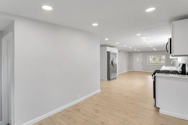 Photo - 57025 Greenlawn Ave