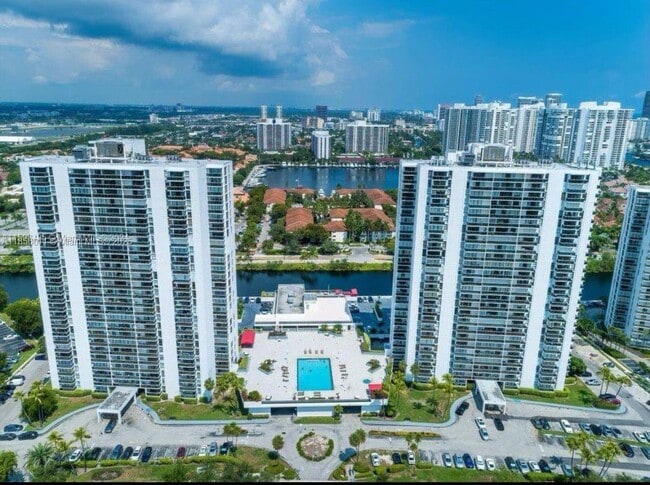 Building Photo - 3675 N Country Club Dr Unit 105 Rental
