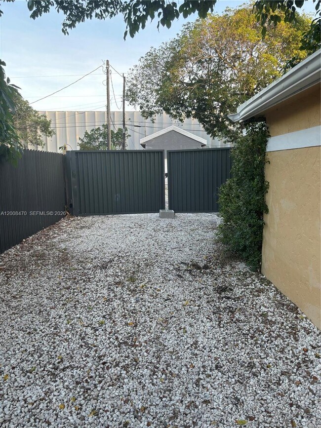 Photo - 1416 SW 33rd Ct