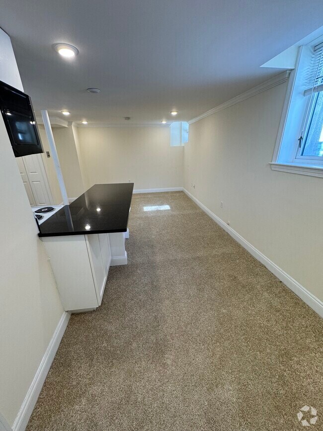 Building Photo - 132 Kilsyth Rd Unit 3A Rental