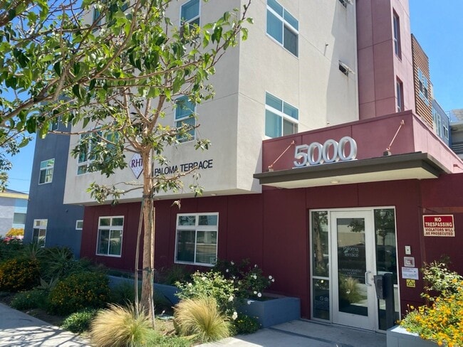 Building Photo - 5000 Main St Unit #5000