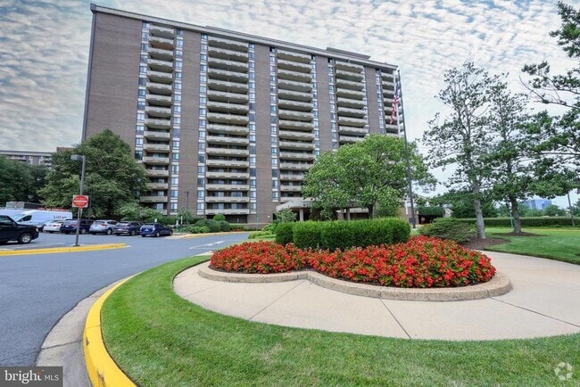 Building Photo - 1800 Old Meadow Rd Unit 804 Rental