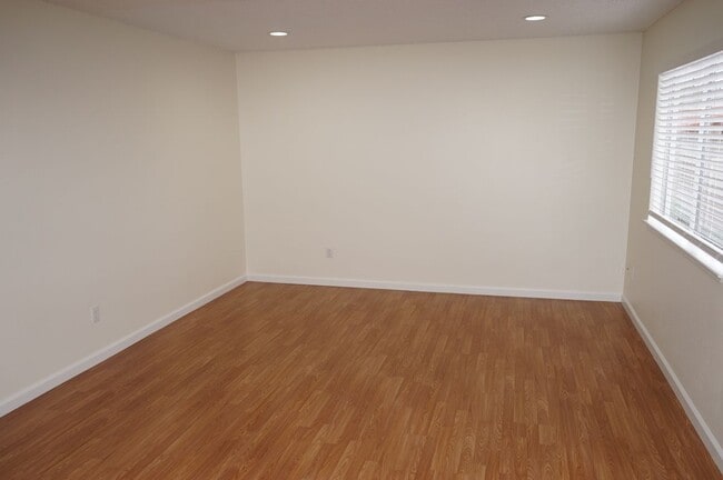 Photo - 547 Tawny Dr