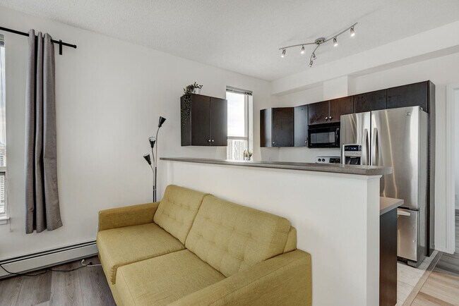 Photo - 1053-2301-1010 10 St SW