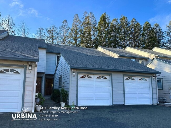 Building Photo - Stylish 2 Bedroom Santa Rosa Townhome with New Flooring Downstairs