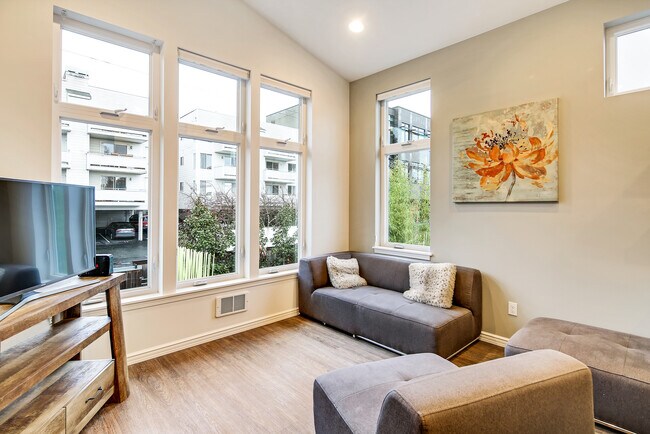 Light and Bright with Air Conditioning - 2732 44th Ave SW