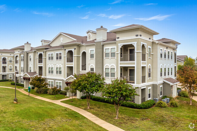 The Reserve at Towne Crossing - The Reserve at Towne Crossing Apartments