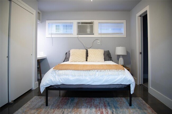 Photo - 1405 Hyde Park Blvd Unit 6