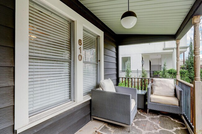 Photo - 610 Oakley St