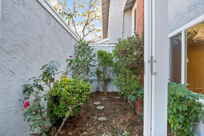 Photo - 1123 Glengarry Dr