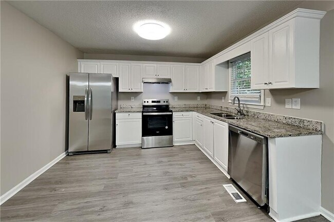 Photo - 339 Abbington Ln