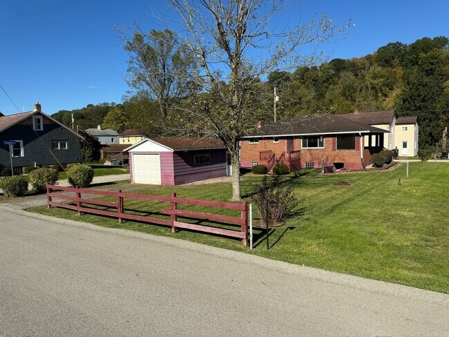 Photo - Updated 2 Bedroom Ranch Home in Elizabeth ...